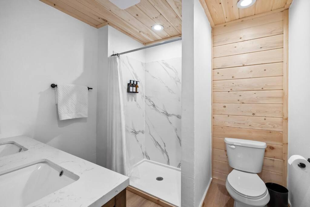 New! Modern Cabin With Two Decks, Bar & Game Room! Gatlinburg Buitenkant foto