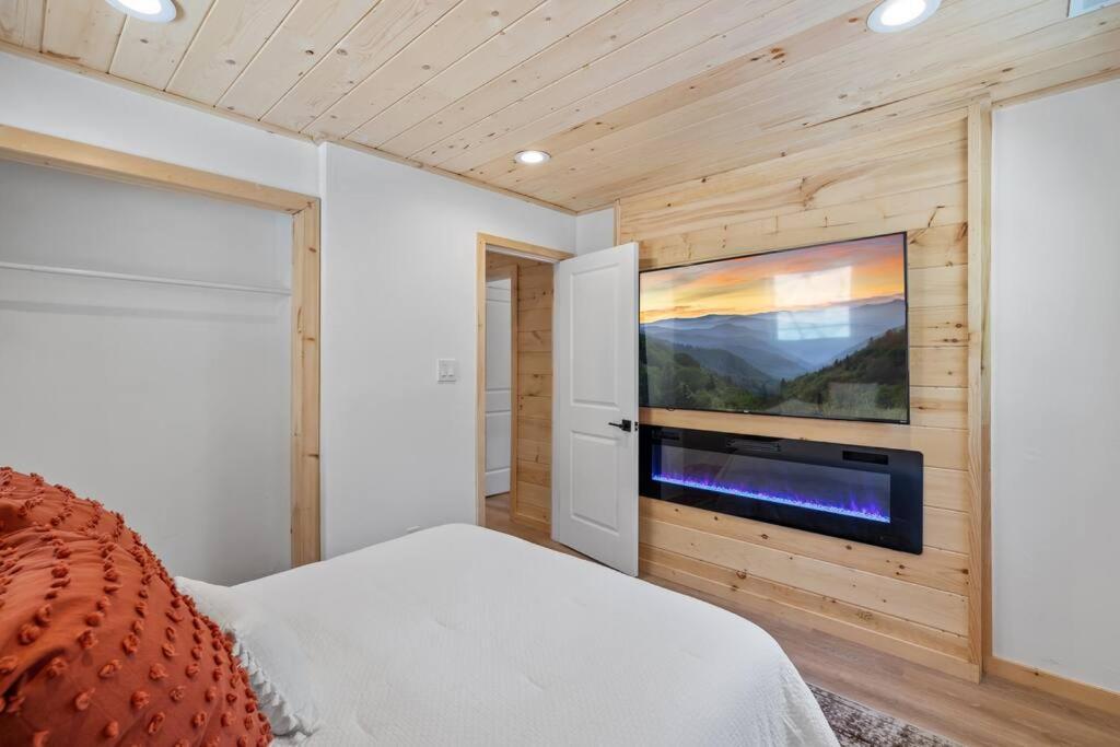 New! Modern Cabin With Two Decks, Bar & Game Room! Gatlinburg Buitenkant foto