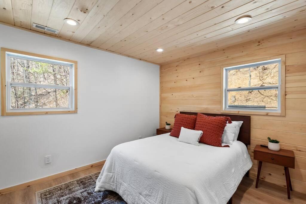 New! Modern Cabin With Two Decks, Bar & Game Room! Gatlinburg Buitenkant foto
