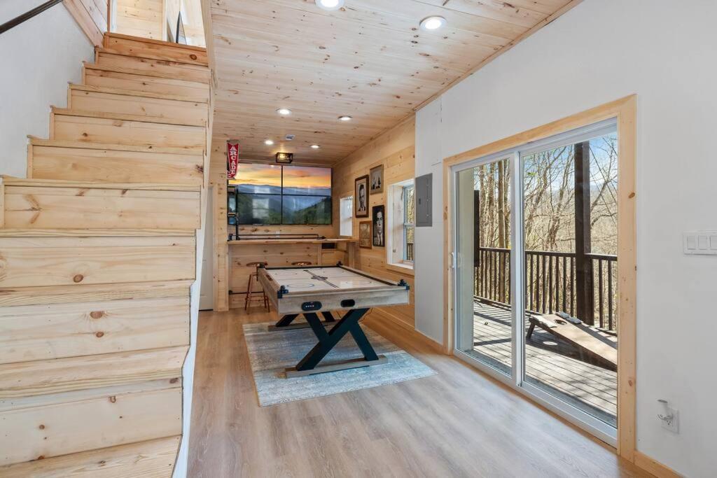New! Modern Cabin With Two Decks, Bar & Game Room! Gatlinburg Buitenkant foto