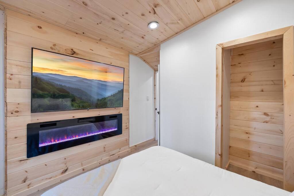 New! Modern Cabin With Two Decks, Bar & Game Room! Gatlinburg Buitenkant foto