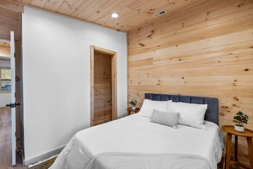 New! Modern Cabin With Two Decks, Bar & Game Room! Gatlinburg Buitenkant foto